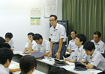 各職場で安全に関する議論を展開のイメージ写真