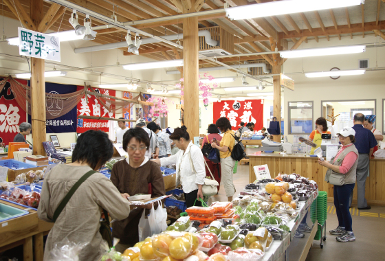 産直ぶりこ・地物食堂どはち