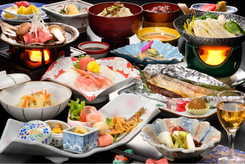 宿周辺の山間でご主人が採った山菜や、渓流釣りのイワナなど、秋田の滋味あふれる料理