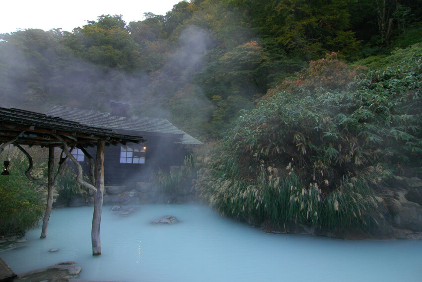 鶴の湯温泉を代表する混浴露天風呂