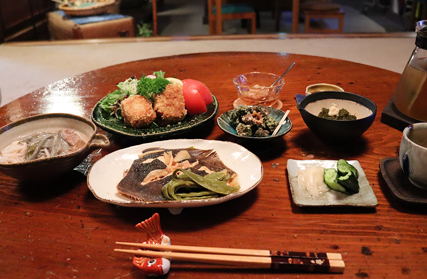 地元秋田の食材を使った夕食の一例