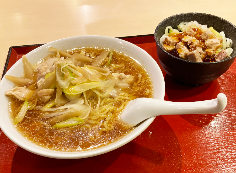 「竹本商店 つけ麺開拓舎 赤から大館店内」の「本場大館きりたんぽ風弾力比内地鶏中華そば」