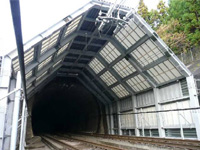 Tunnel hood made of lightweight panels