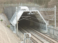 Tunnel hood with ducts