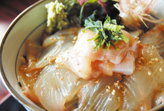 鰺ヶ沢ヒラメのヅケ丼
