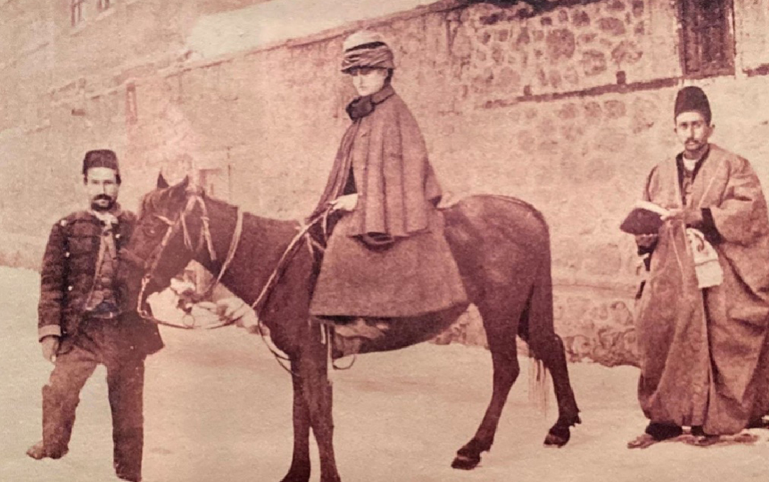 トルコ滞在中のイザベラ・バードの写真