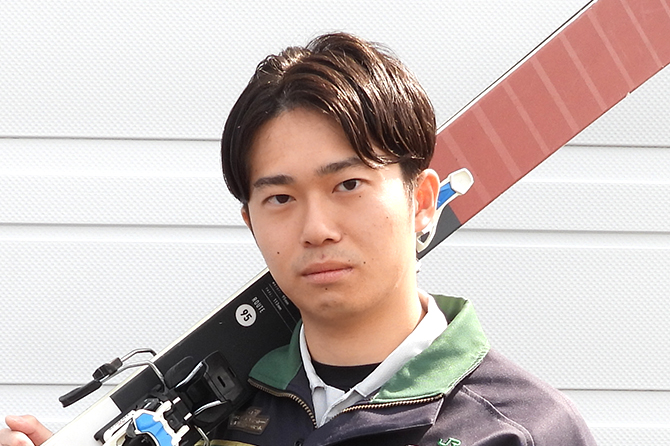 山本 拓実の顔写真