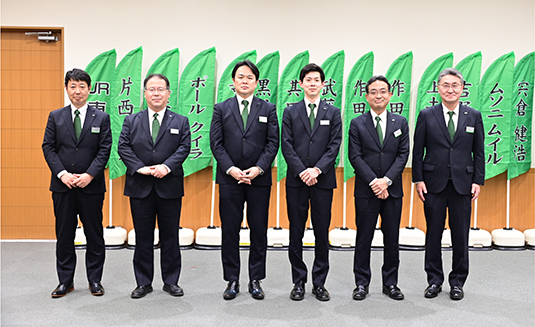 左から4人目が上土井選手のイメージ