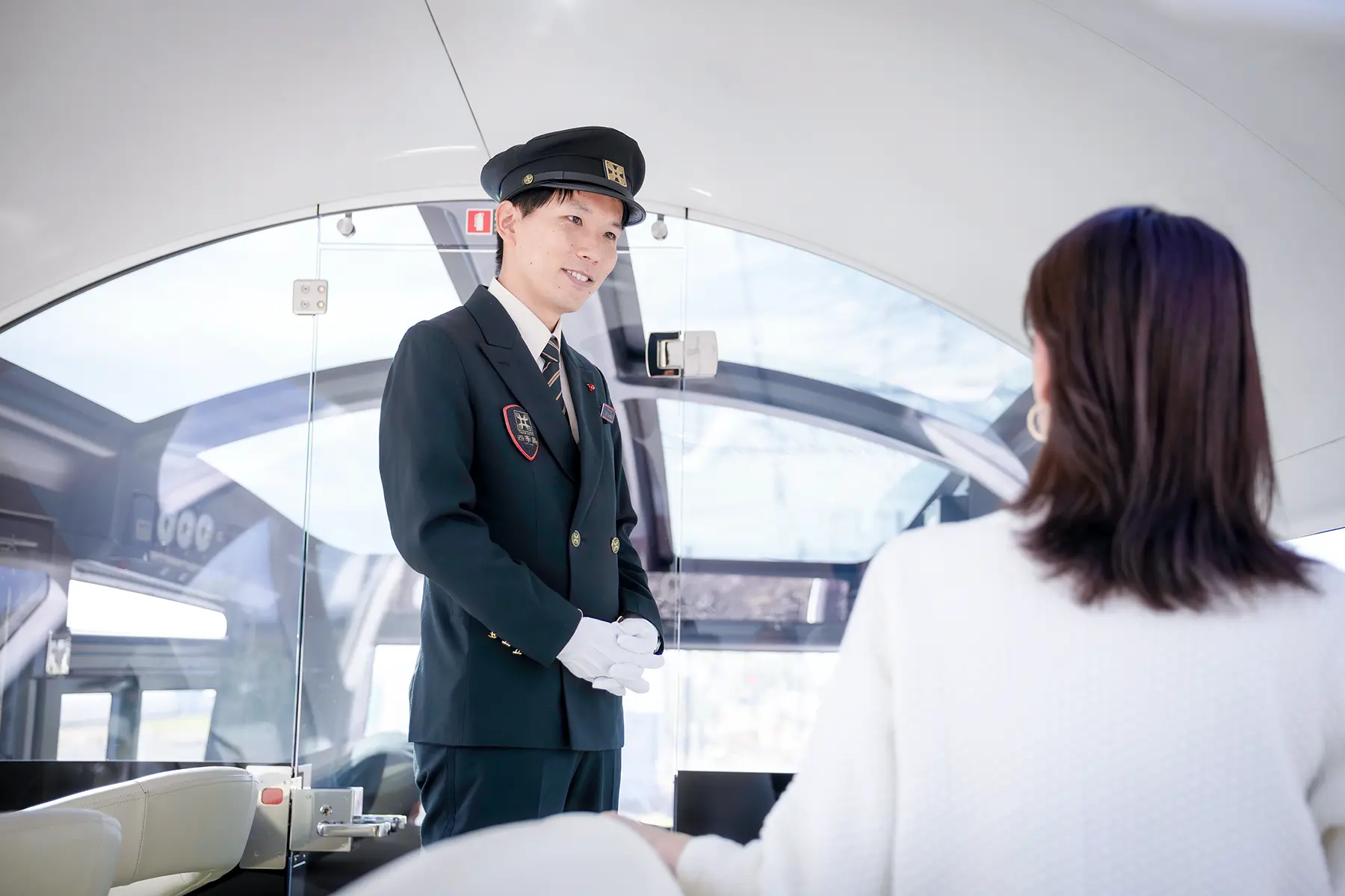 イメージ：｢VIEW TERRACE きざし･いぶき｣での車掌との語らい