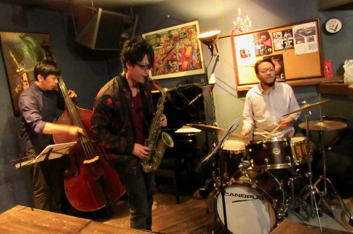 modern jazz & snack KABO(カーボ)