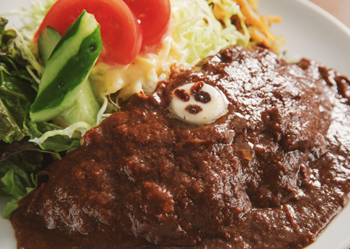 名物カレーから地ビールまで、グルメにも注目!の写真
