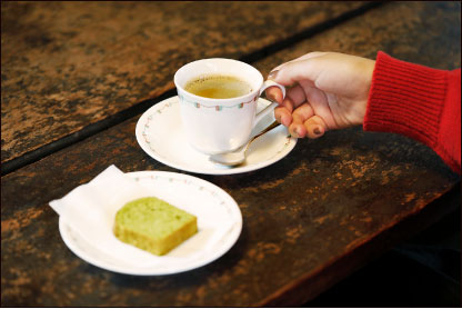 お菓子付きの喫茶