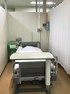 ベッド 6床 カーテンで仕切ることができます