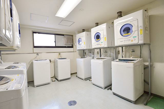 学生寮(女子寮)の洗濯室の写真