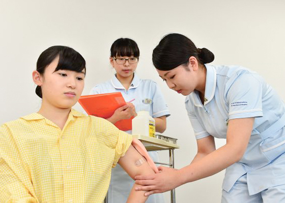基礎看護技術(注射の演習)の演習の様子
