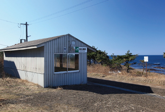 風が出会いハマナス香る風合瀬駅（青森県深浦町）