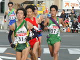 7人抜きの快走、2区を走る藤原選手