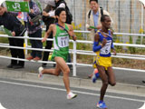 外国人選手に果敢に食らいつく3区藤原選手