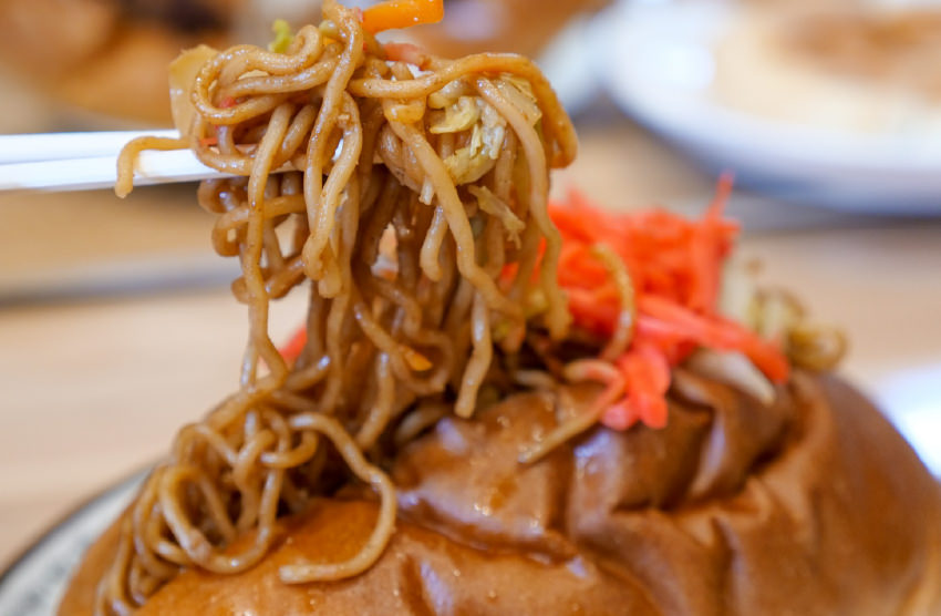 びっくり焼そばパン