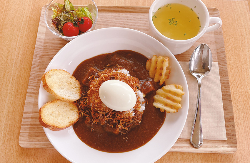 秋田牛がゴロゴロ入ったカレー