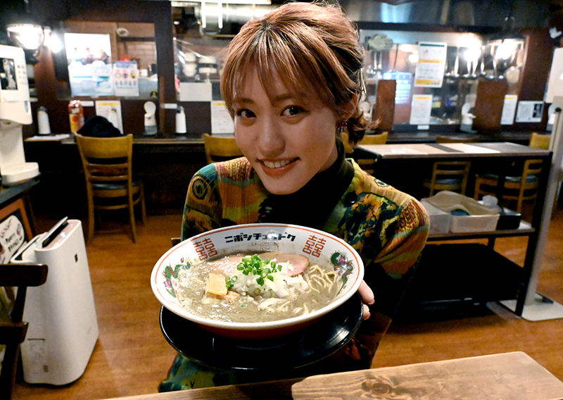 お腹が空いて早く「煮干しラーメン」が食べたい王林さん