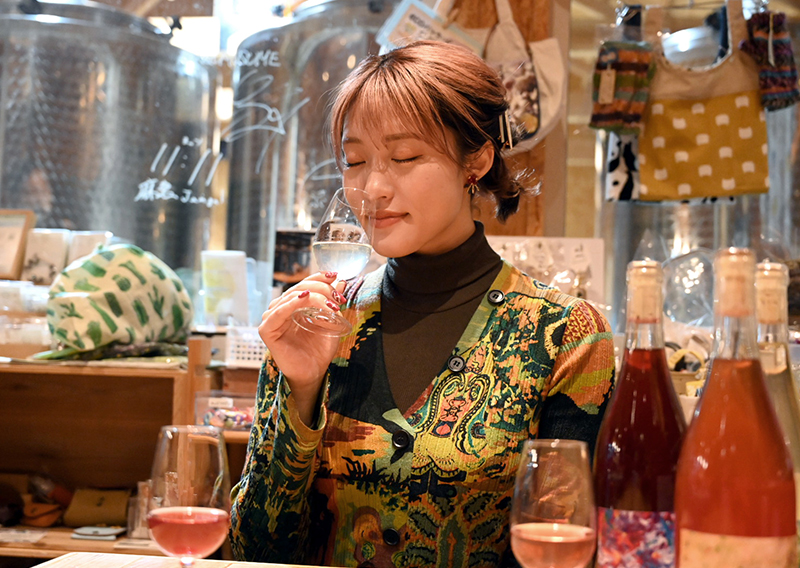 今回は飲んでばかりかもしれない王林さん