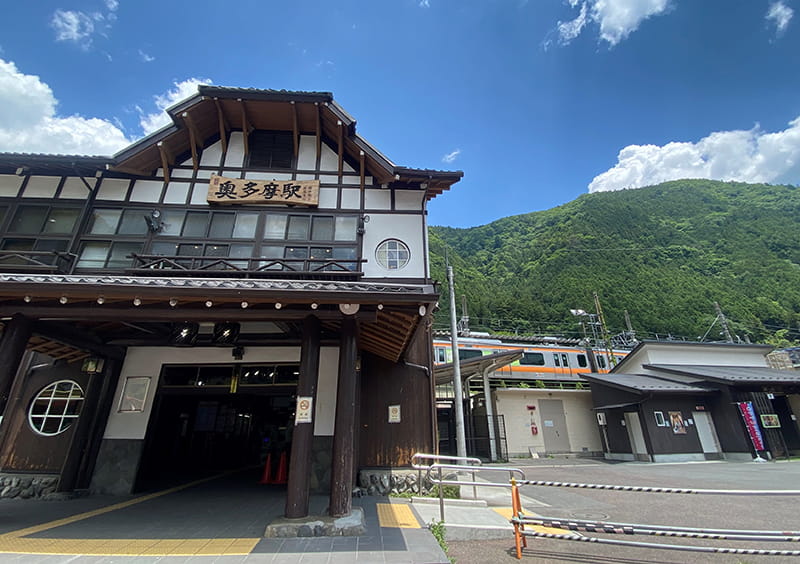 奥多摩駅に到着する