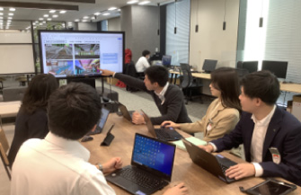 打ち合わせ中の様子