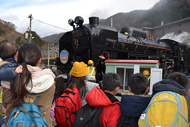 JR水上駅にとう着