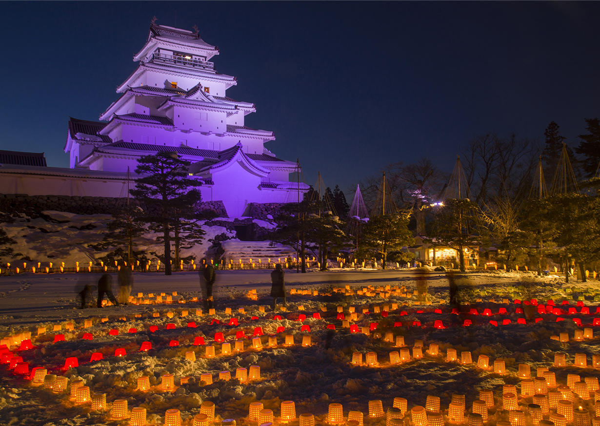 雪景色が似合う会津のシンボルの写真