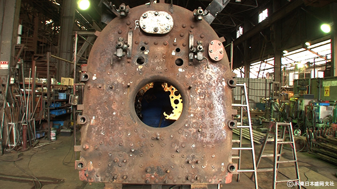 C58 239、ボイラーの修復作業