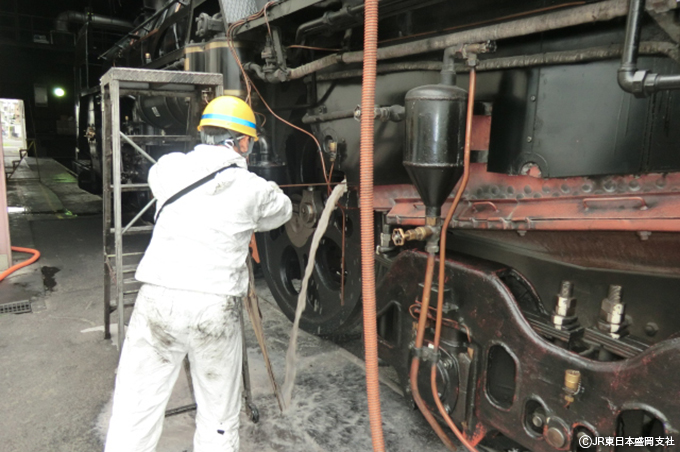 ＳＬ銀河鉄道のメンテナンスを学ぶ「洗缶」