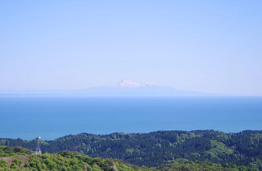 從寒風山看到的鳥海山