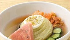Photo des trois grands plats de nouilles de Morioka