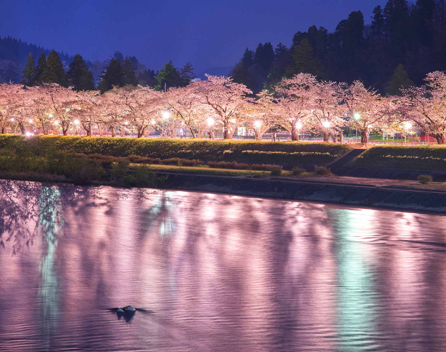 Hinokinai River Embankment