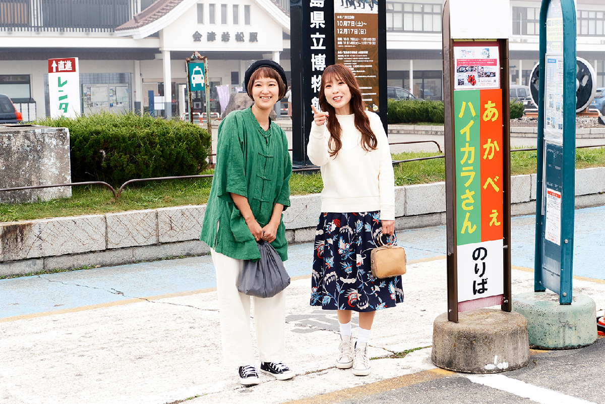 会津若松駅前で記念撮影