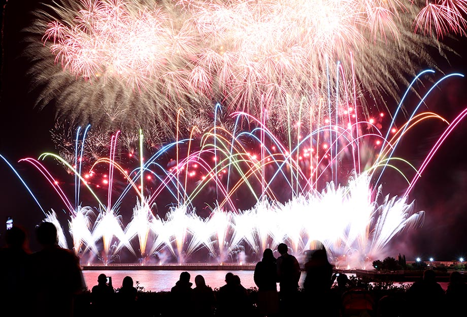 Atami - Festival de fuegos artificiales sobre el mar de Atami