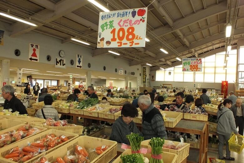 JA中野市農産物産館 オランチェの内観の様子