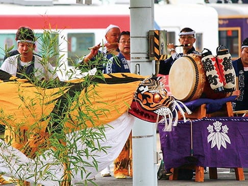 写真:虎舞お出迎え