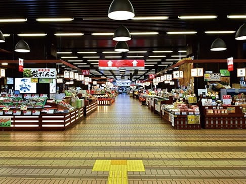 写真:越後湯沢駅 CoCoLo湯沢・がんぎどおり
