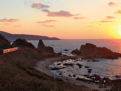 写真:一度見たら忘れられない夕陽の絶景