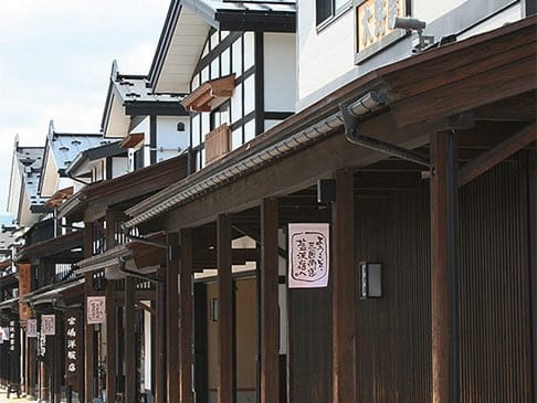 写真：三国街道 塩沢宿 牧之通り