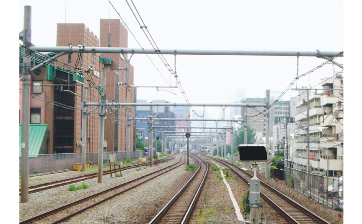 電車線路設備の簡素・結合化により、保守性の向上を実現したインテグレート架線
