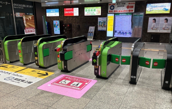 お客さまのスムーズな移動を支える自動改札機