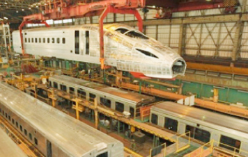 （株）総合車両製作所での新幹線製造