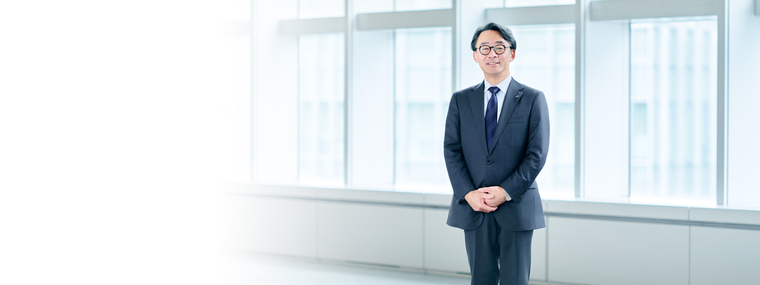 社長メッセージ:代表取締役社長 深澤祐二