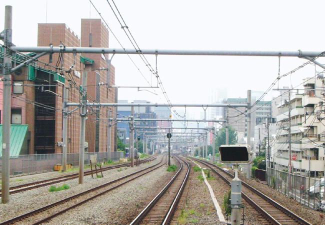 電車線路設備の簡素・統合化により、保守性の向上を実現したインテグレート架線