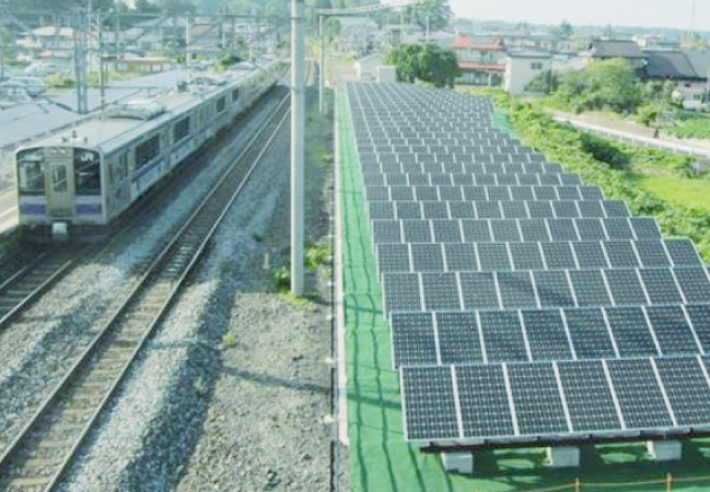 平泉駅に設置された太陽光パネル