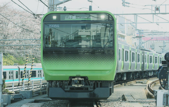 E235系車両