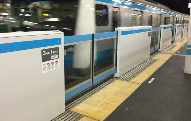 山手線で使用を開始したホームドア